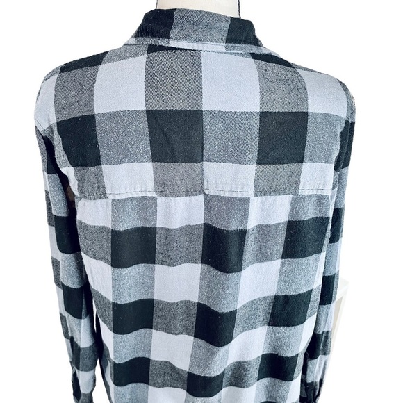Divided Plaid Button-down Long Sleeve Shirt - Picture 5 of 10